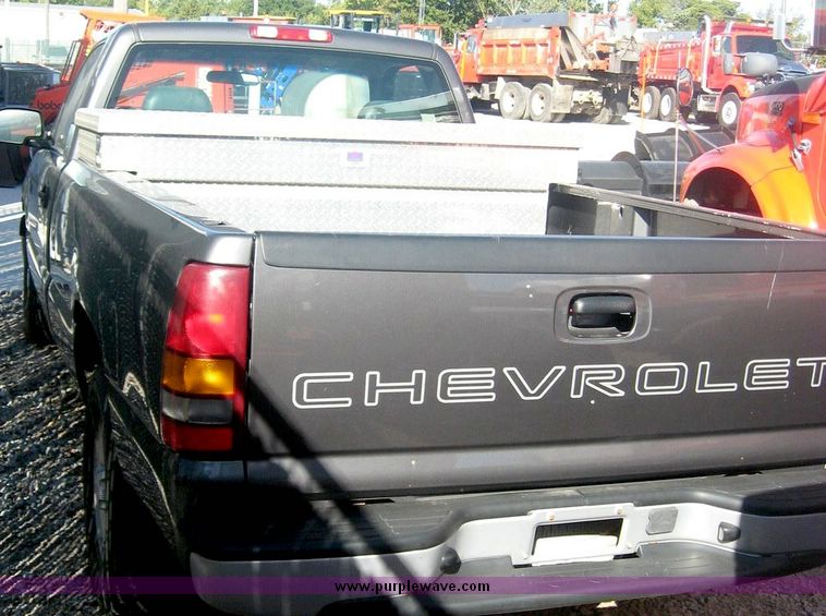 image for item 6551 2002 Chevrolet C1500 Silverado