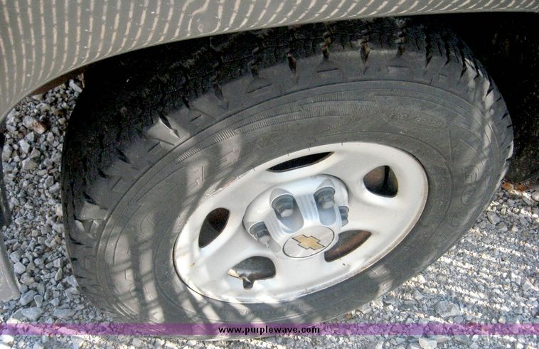 image for item 6551 2002 Chevrolet C1500 Silverado