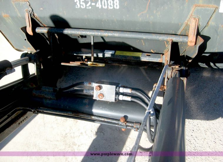 image for item 6553 2004 Quicke Q740 tractor-mounted loader