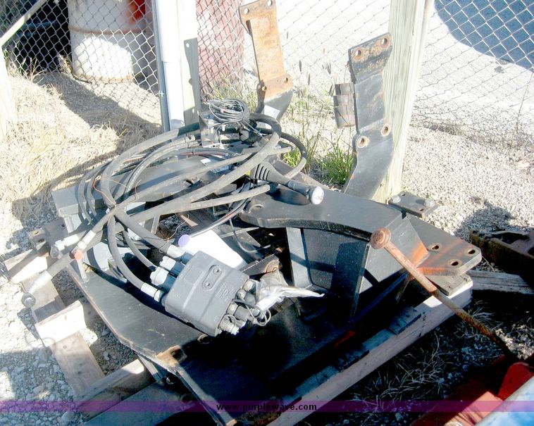 image for item 6553 2004 Quicke Q740 tractor-mounted loader