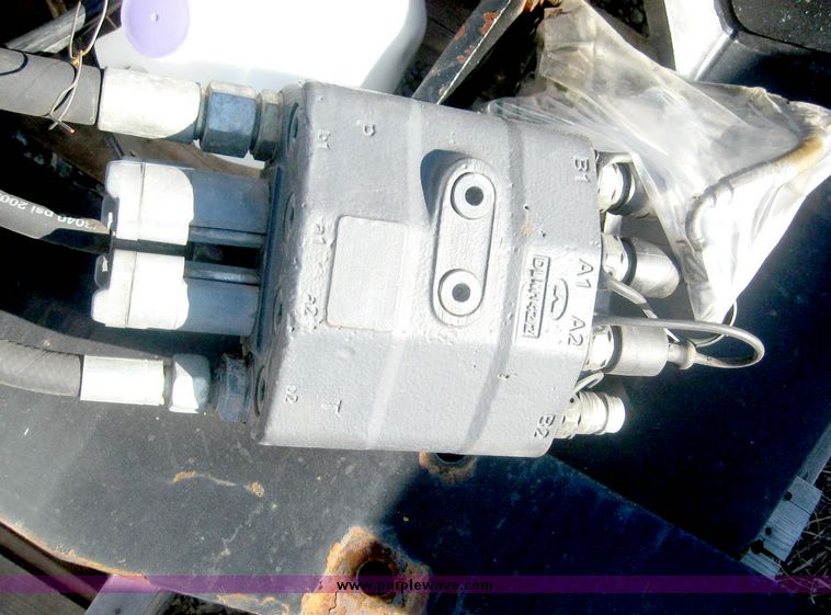 image for item 6553 2004 Quicke Q740 tractor-mounted loader