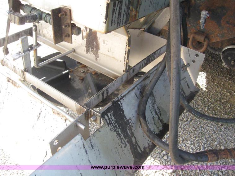 image for item 6554 1997 International 4900 truck with 13' dump bed and hoist