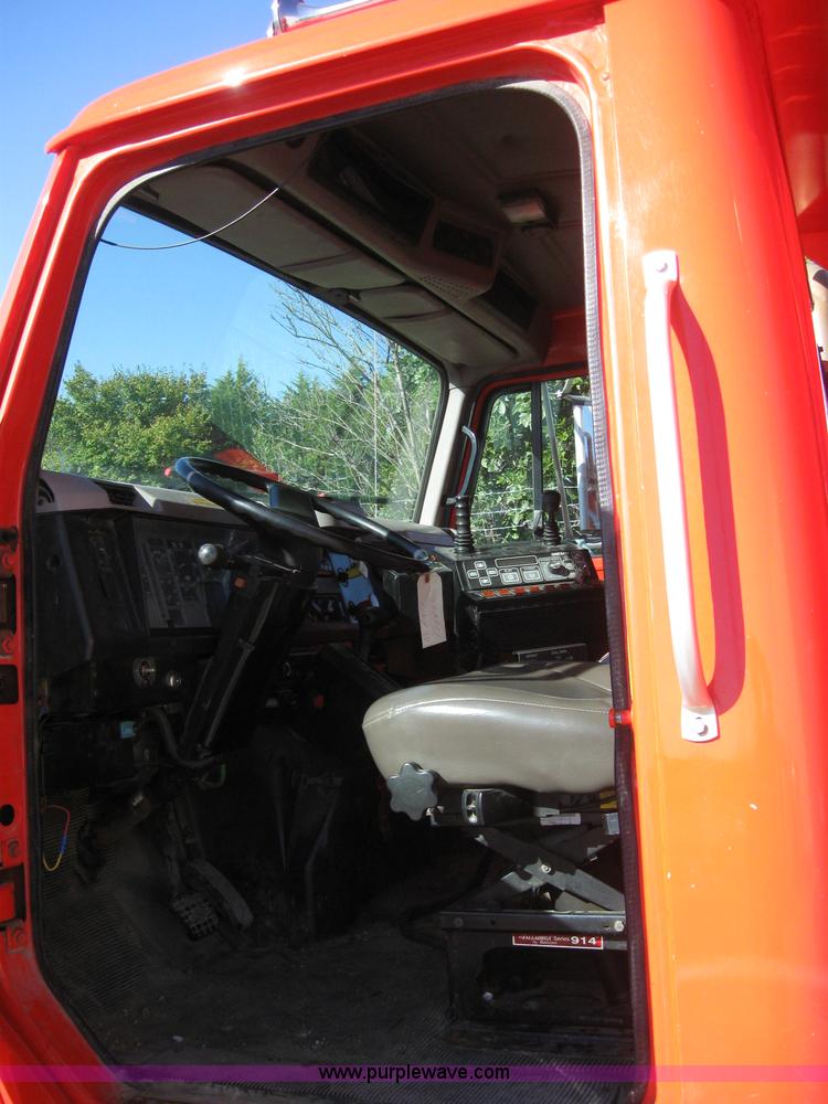 image for item 6554 1997 International 4900 truck with 13' dump bed and hoist