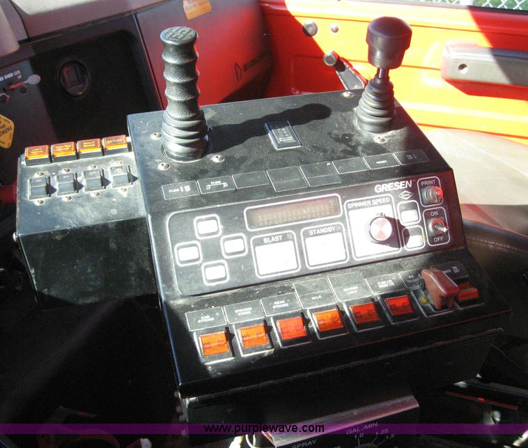 image for item 6554 1997 International 4900 truck with 13' dump bed and hoist