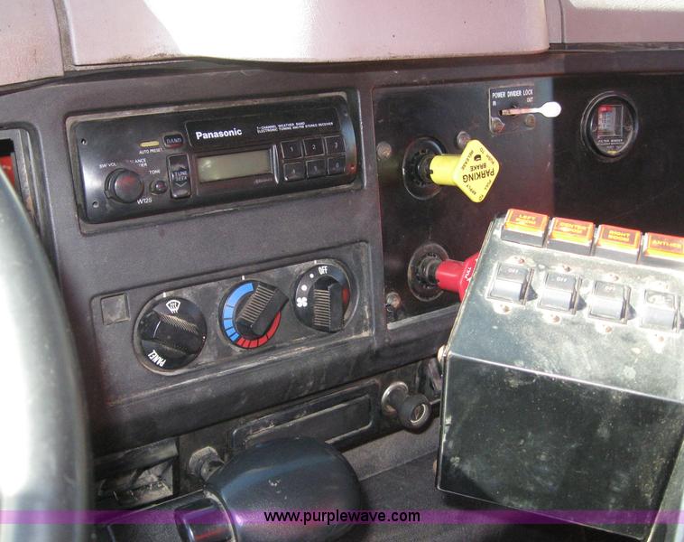 image for item 6554 1997 International 4900 truck with 13' dump bed and hoist