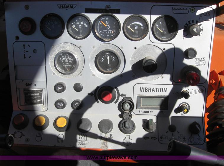 image for item 6558 1993 Hamm DV6K roller