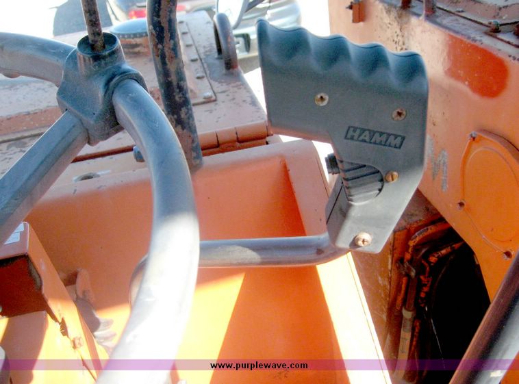 image for item 6559 1993 Hamm DV6K roller