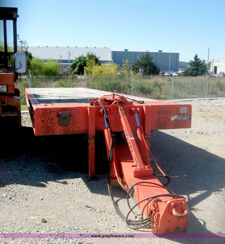 image for item 6560 1993 Landoll 345-31 30' tandem axle trailer