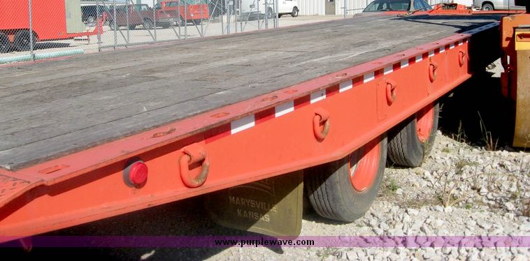 image for item 6560 1993 Landoll 345-31 30' tandem axle trailer