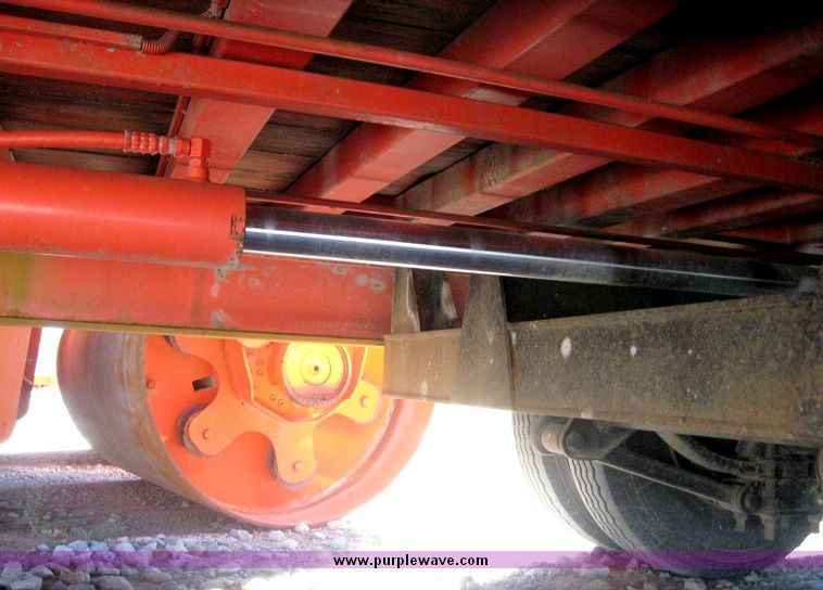 image for item 6560 1993 Landoll 345-31 30' tandem axle trailer