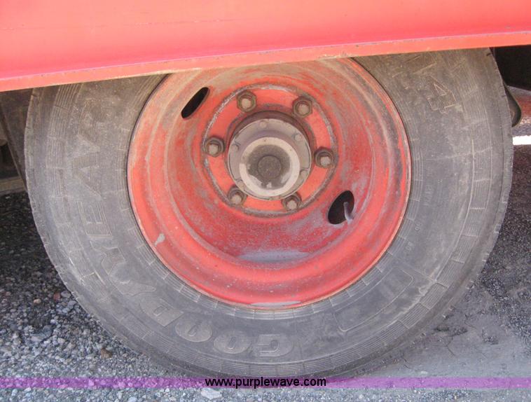 image for item 6561 1996 Landoll 345-31 30' tandem axle trailer