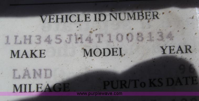 image for item 6561 1996 Landoll 345-31 30' tandem axle trailer