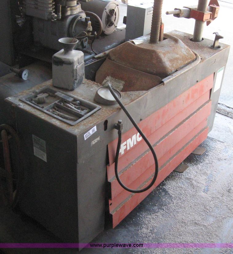 1985 FMC 7600 airoperated tire changer in Chanute, KS Item 6576 sold