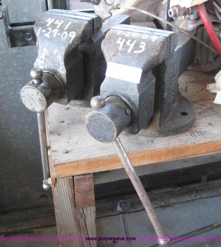 image for item 6601 4" American Red Seal vise bench