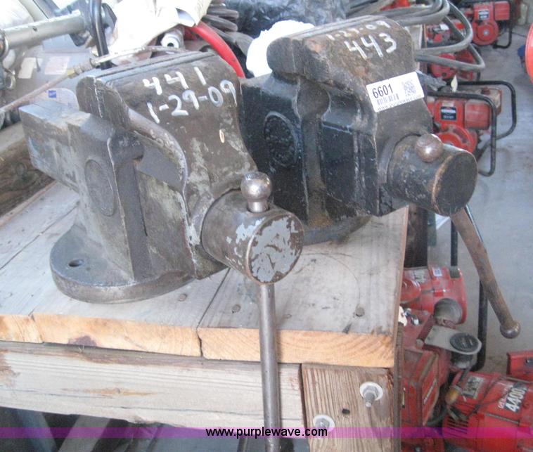 image for item 6601 4" American Red Seal vise bench