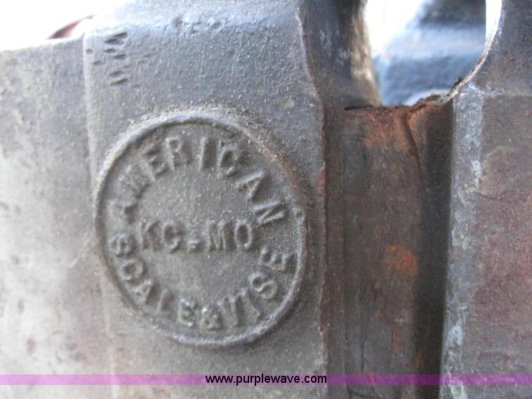 image for item 6601 4" American Red Seal vise bench