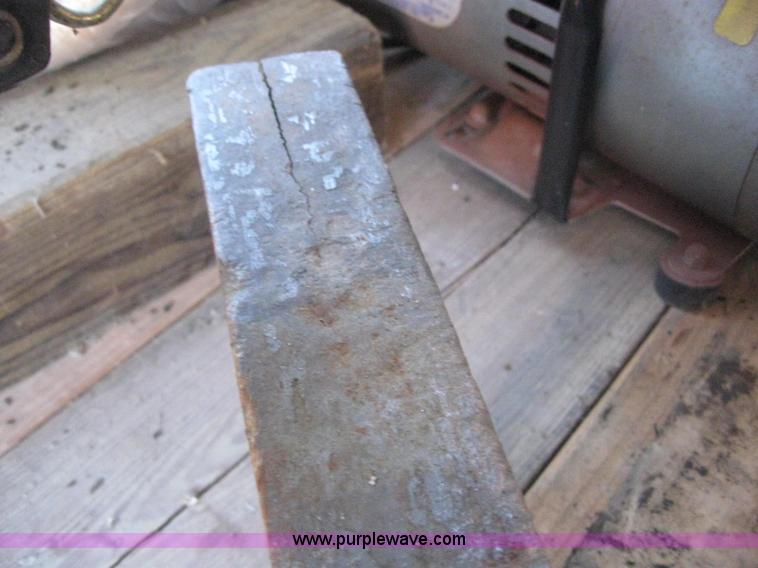 image for item 6601 4" American Red Seal vise bench