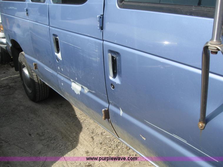 image for item 6650 1995 Ford Club Wagon E350 HD