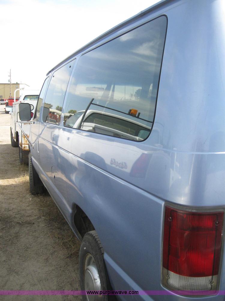 image for item 6650 1995 Ford Club Wagon E350 HD