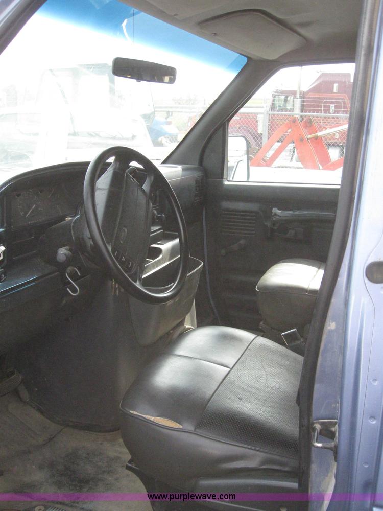 image for item 6650 1995 Ford Club Wagon E350 HD