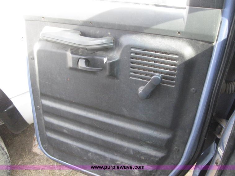 image for item 6650 1995 Ford Club Wagon E350 HD