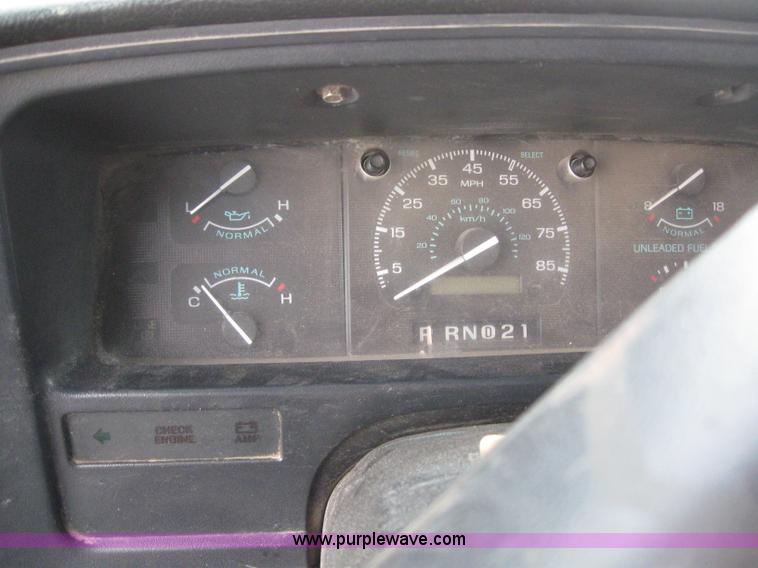 image for item 6650 1995 Ford Club Wagon E350 HD