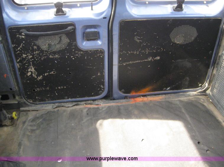 image for item 6650 1995 Ford Club Wagon E350 HD