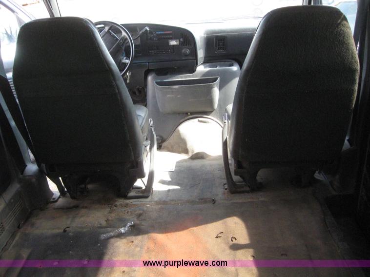 image for item 6650 1995 Ford Club Wagon E350 HD