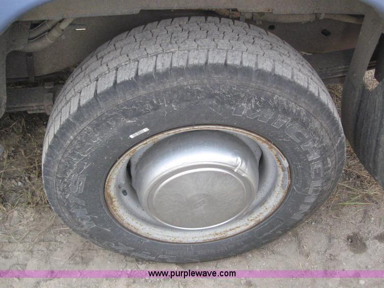 image for item 6650 1995 Ford Club Wagon E350 HD