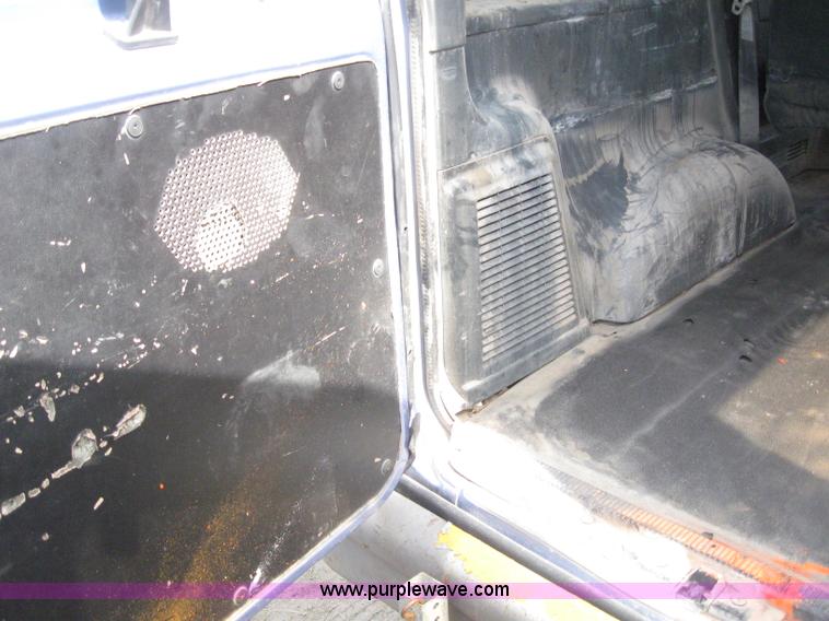 image for item 6650 1995 Ford Club Wagon E350 HD