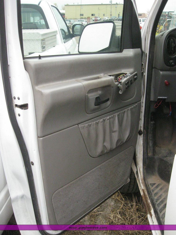 image for item 6651 1999 Ford Econoline E350 super duty cargo van
