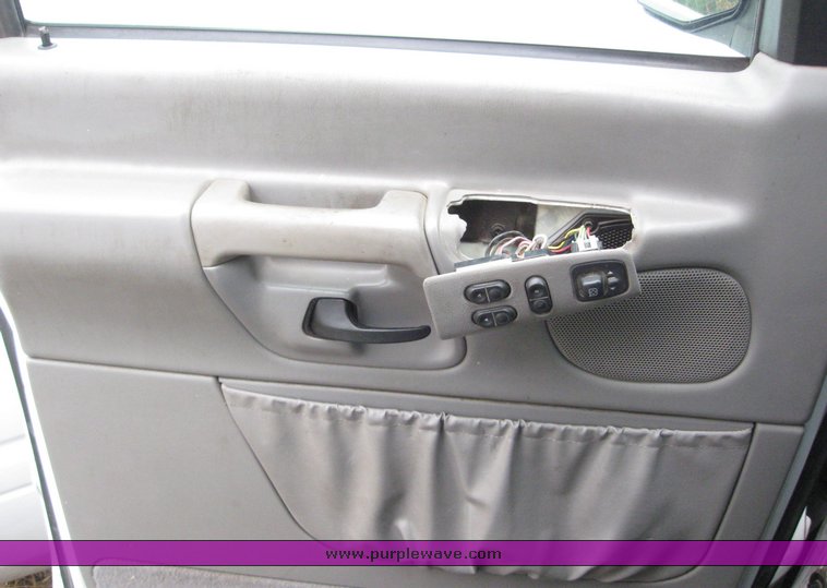 image for item 6651 1999 Ford Econoline E350 super duty cargo van