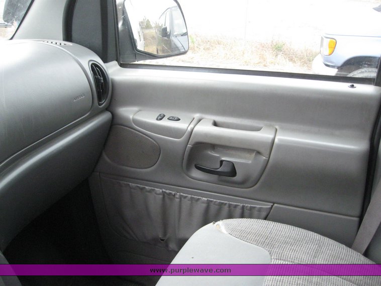 image for item 6651 1999 Ford Econoline E350 super duty cargo van