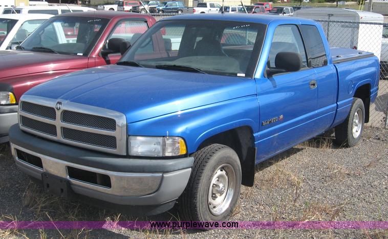 image for item 6658 2001 Dodge Ram 1500 extended cab pickup