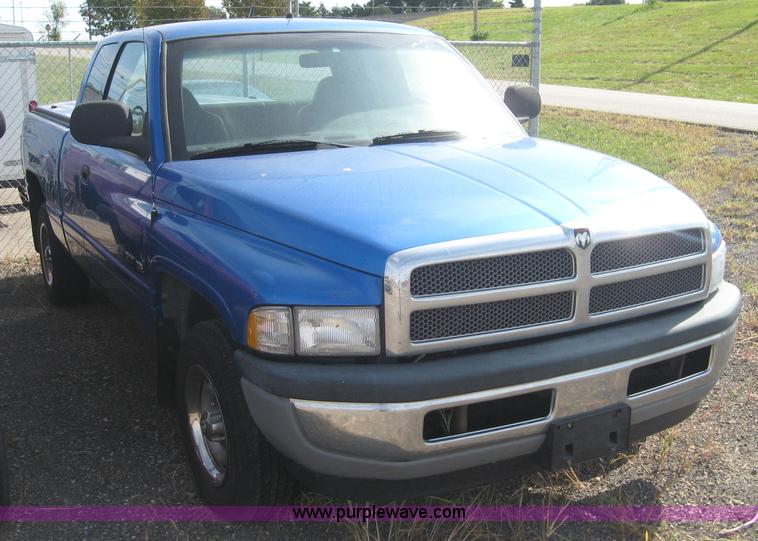 image for item 6658 2001 Dodge Ram 1500 extended cab pickup
