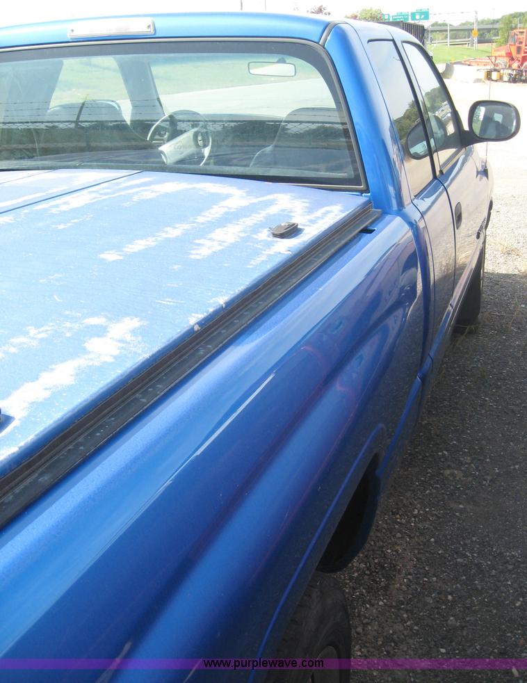 image for item 6658 2001 Dodge Ram 1500 extended cab pickup