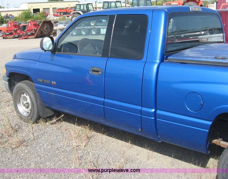 image for item 6658 2001 Dodge Ram 1500 extended cab pickup