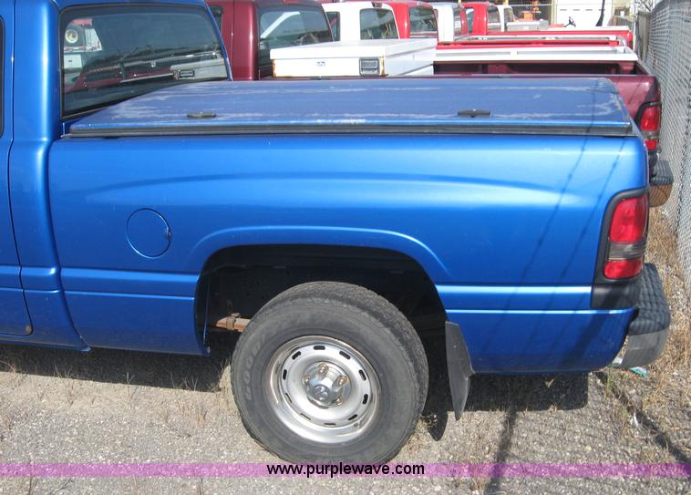image for item 6658 2001 Dodge Ram 1500 extended cab pickup