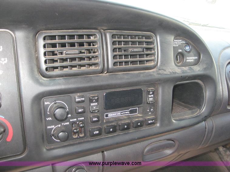 image for item 6658 2001 Dodge Ram 1500 extended cab pickup