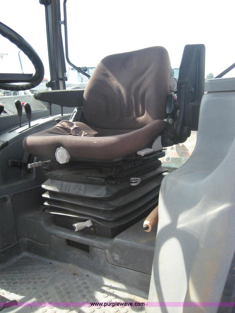 image for item 6665 1996 New Holland 6640SL wheel tractor