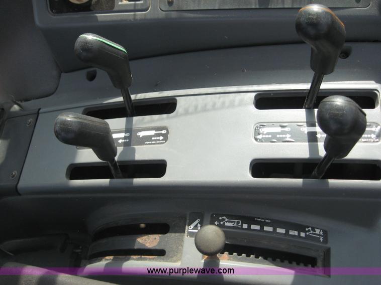 image for item 6665 1996 New Holland 6640SL wheel tractor