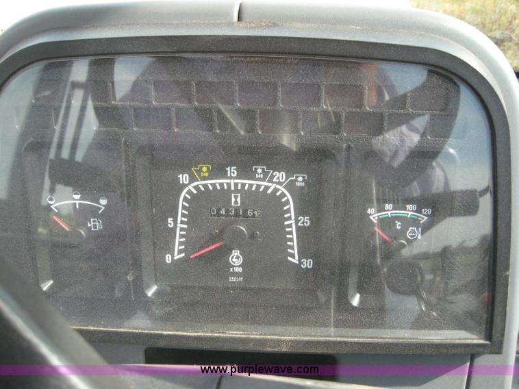 image for item 6665 1996 New Holland 6640SL wheel tractor