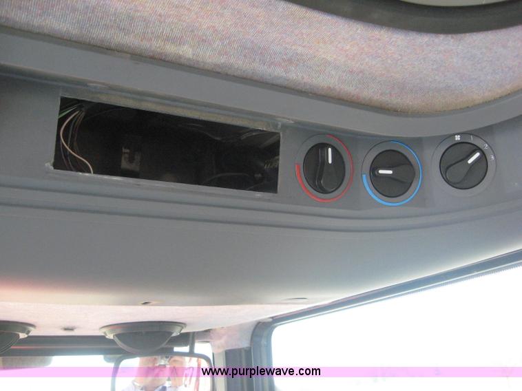 image for item 6665 1996 New Holland 6640SL wheel tractor