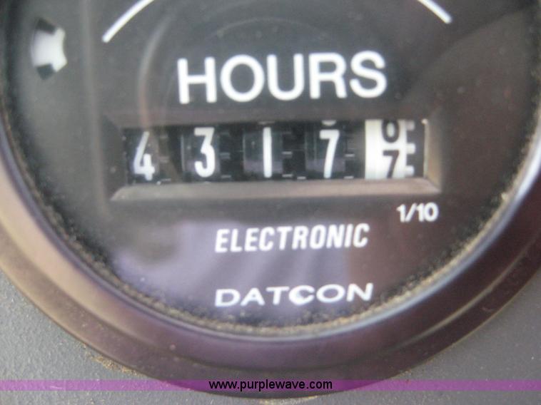 image for item 6665 1996 New Holland 6640SL wheel tractor