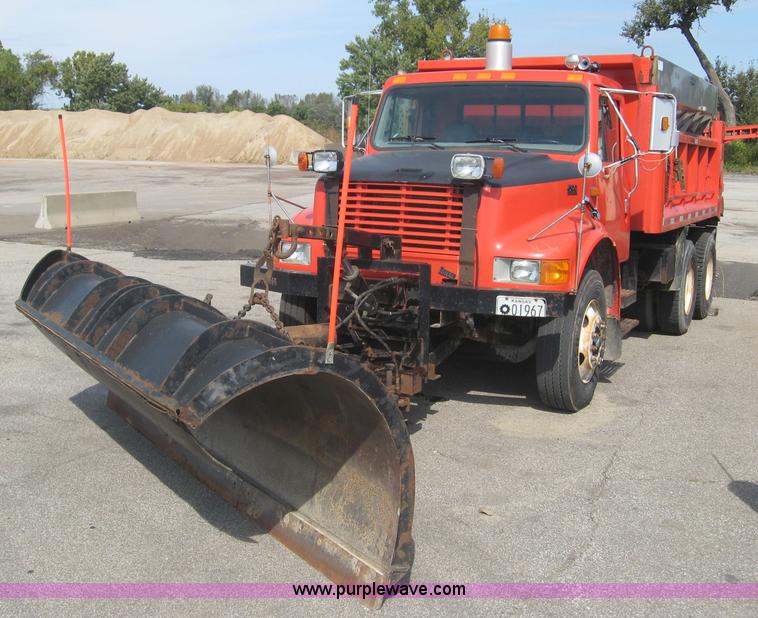 image for item 6667 1997 International 4900 truck with 13' dump bed