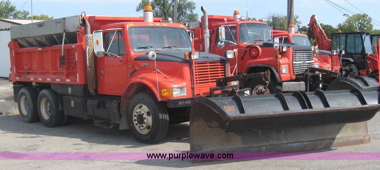 image for item 6667 1997 International 4900 truck with 13' dump bed