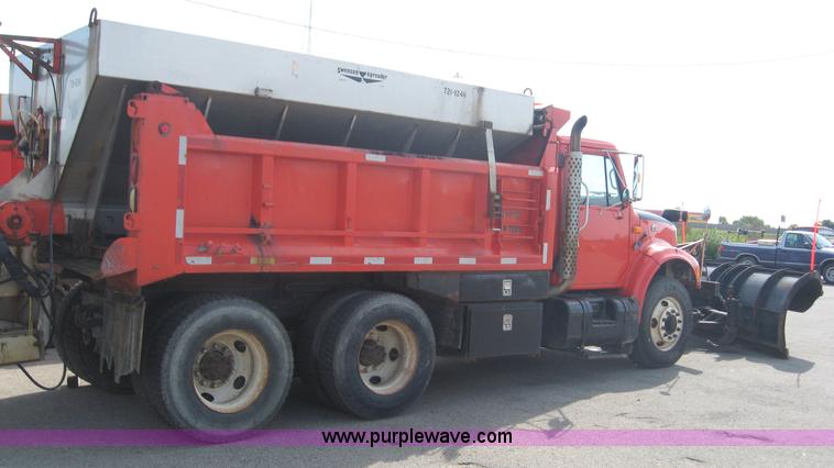 image for item 6667 1997 International 4900 truck with 13' dump bed
