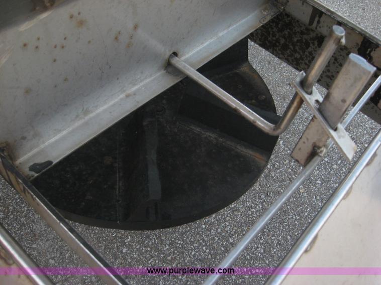 image for item 6667 1997 International 4900 truck with 13' dump bed