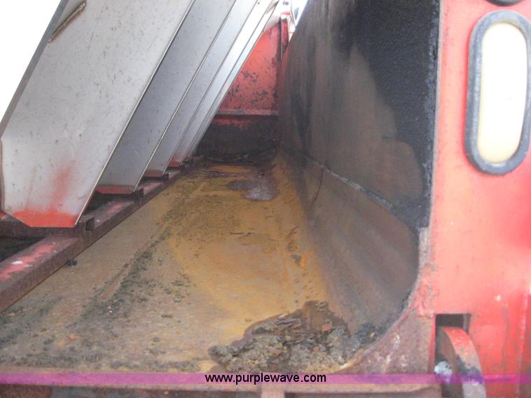 image for item 6667 1997 International 4900 truck with 13' dump bed