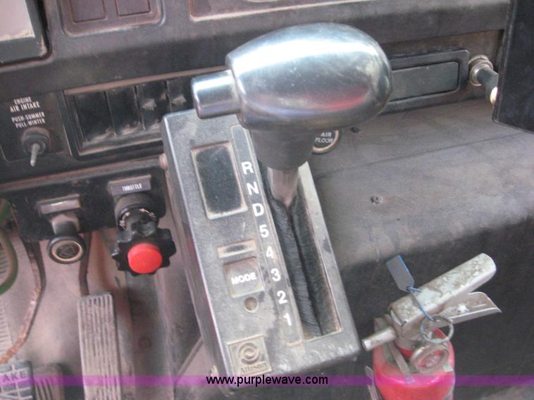 image for item 6667 1997 International 4900 truck with 13' dump bed